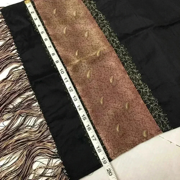 Elegant Black Wrap with gold and‎ cranberry - Picture 3 of 5